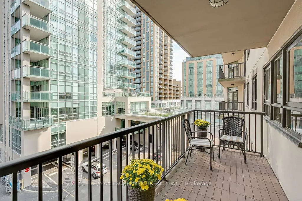 399 Elizabeth Street, #411