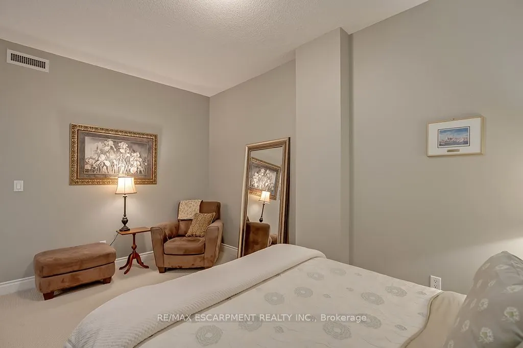 399 Elizabeth Street, #411