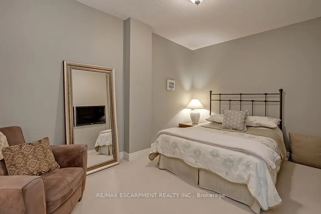399 Elizabeth Street, #411