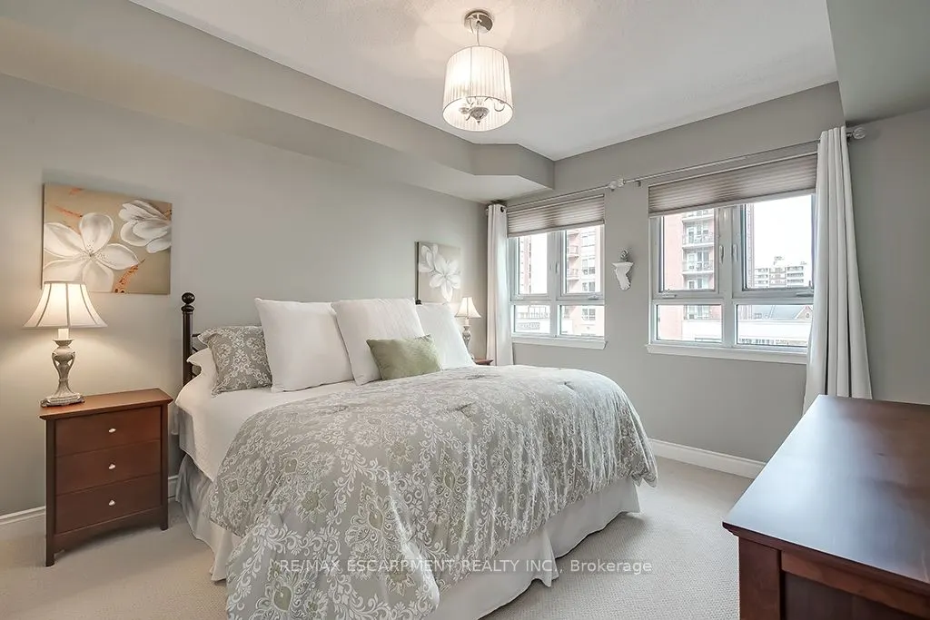 399 Elizabeth Street, #411