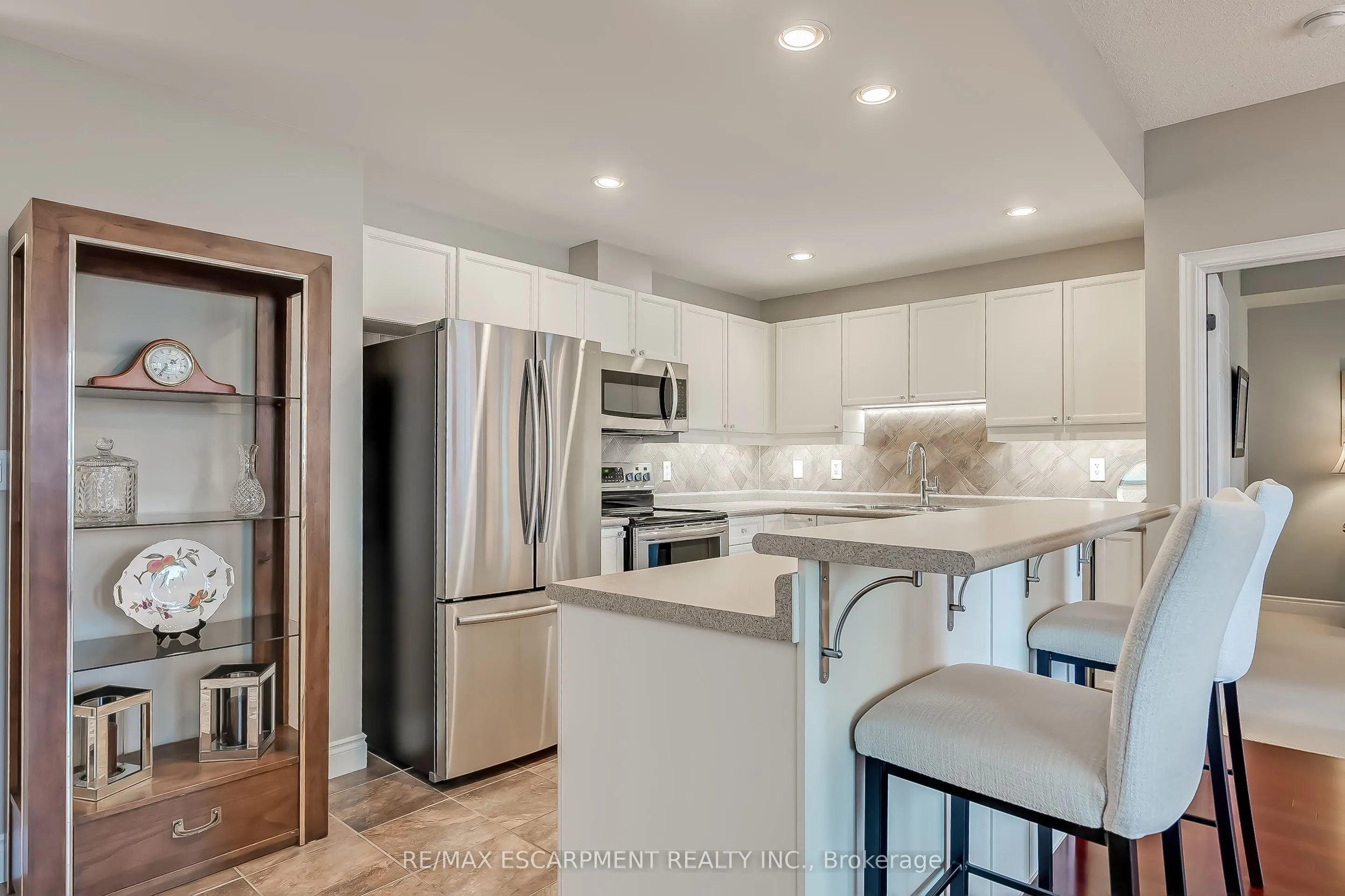 399 Elizabeth Street, #411