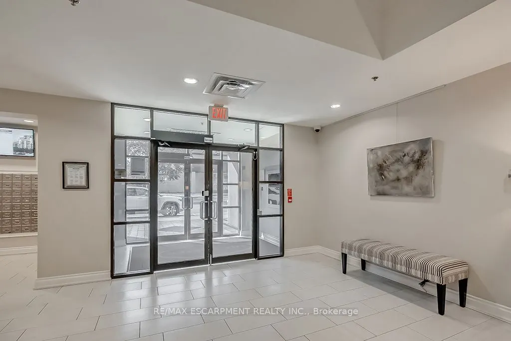 399 Elizabeth Street, #411