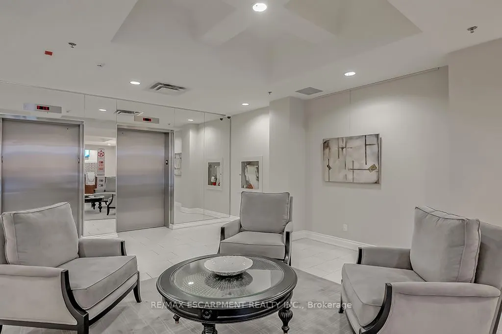 399 Elizabeth Street, #411