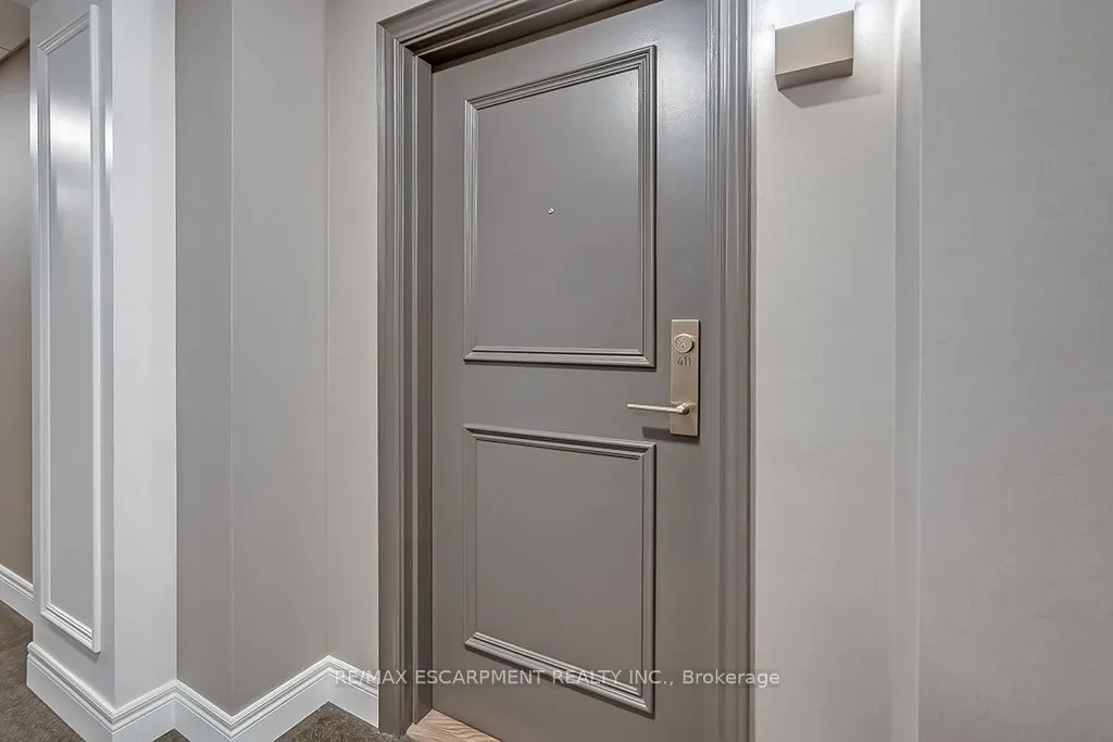 399 Elizabeth Street, #411