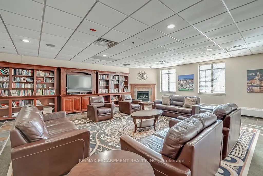 399 Elizabeth Street, #411
