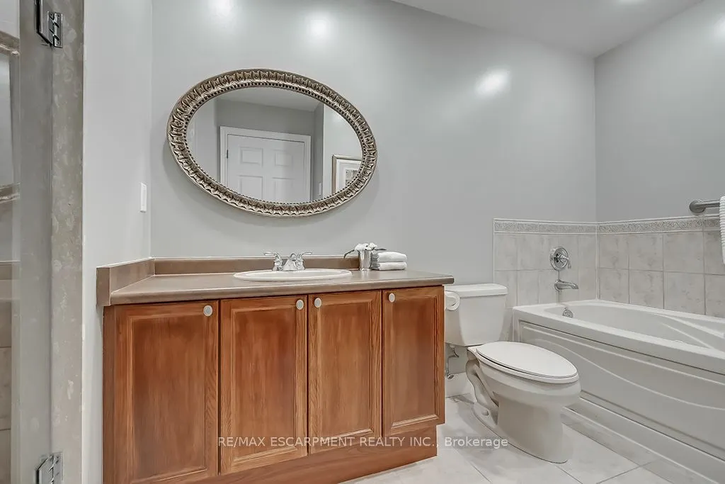 399 Elizabeth Street, #411