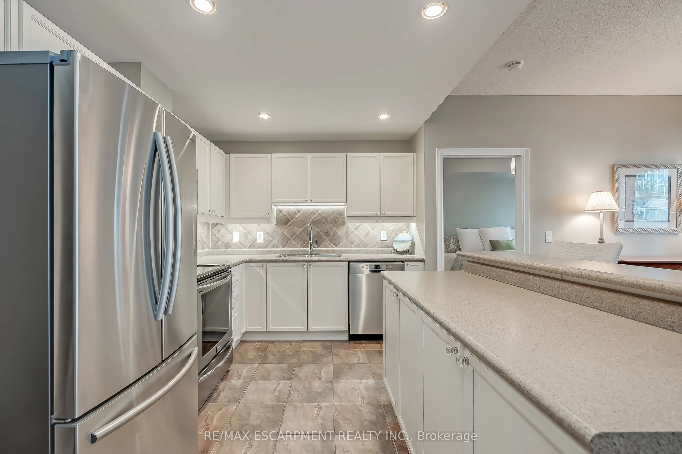 399 Elizabeth Street, #411