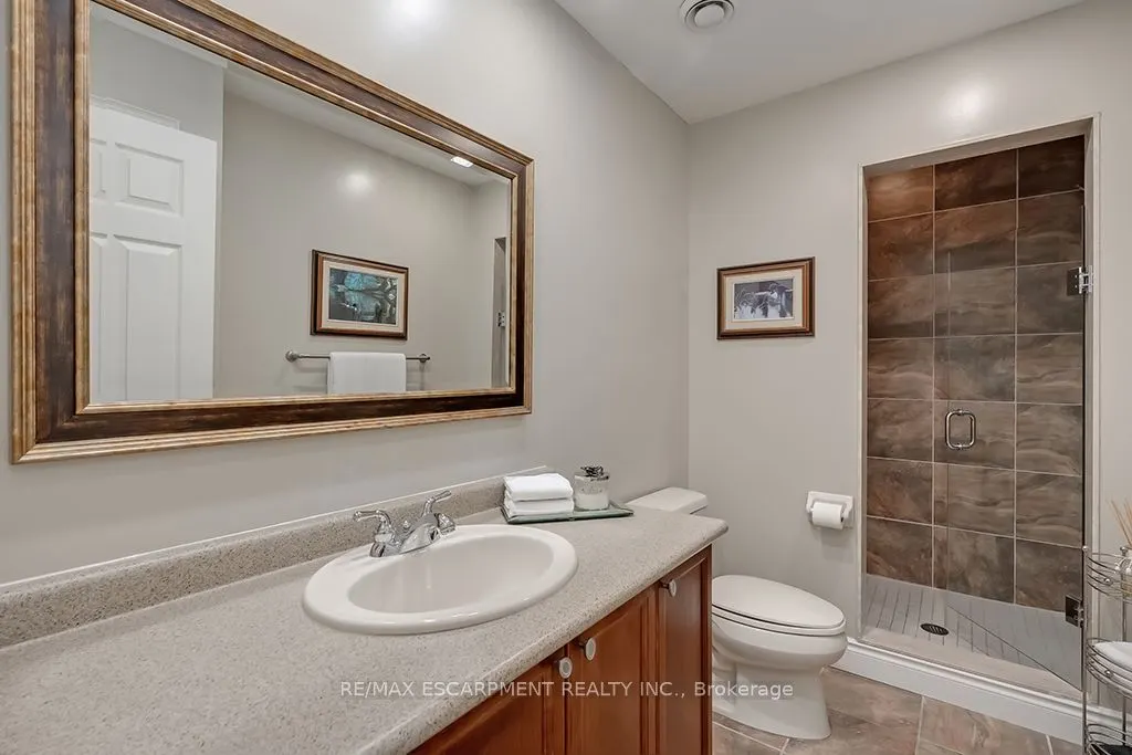 399 Elizabeth Street, #411