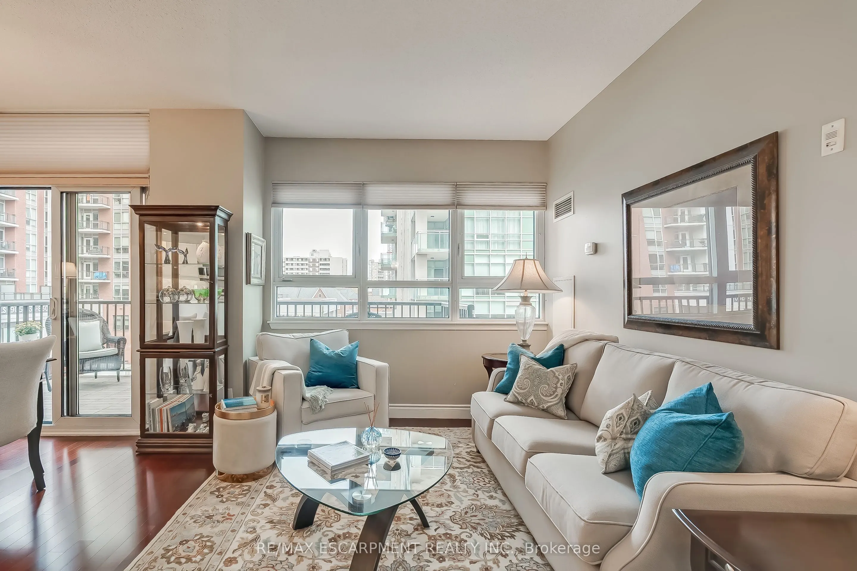 399 Elizabeth Street, #411