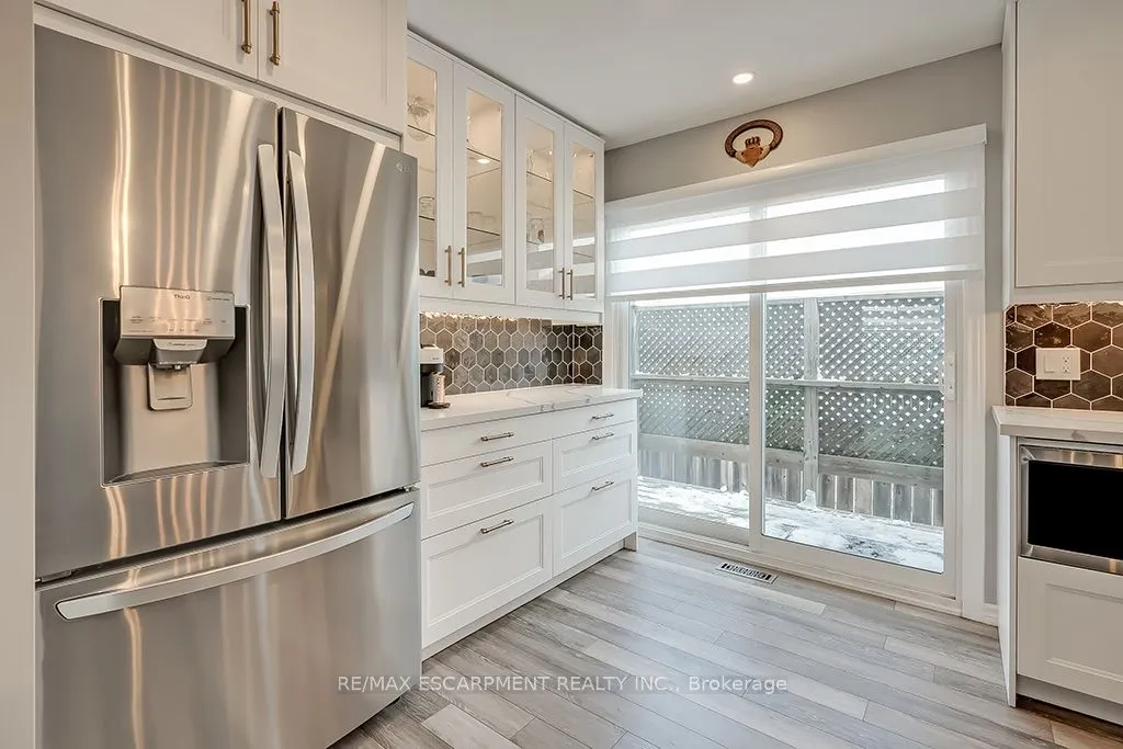693 Inverary Road
