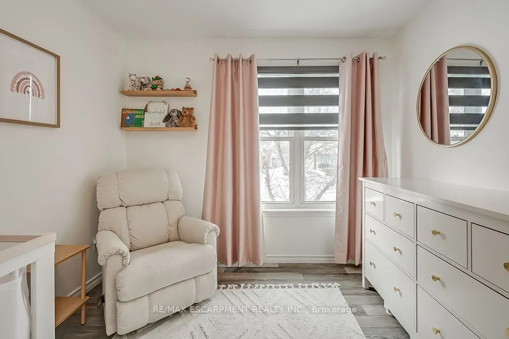 693 Inverary Road