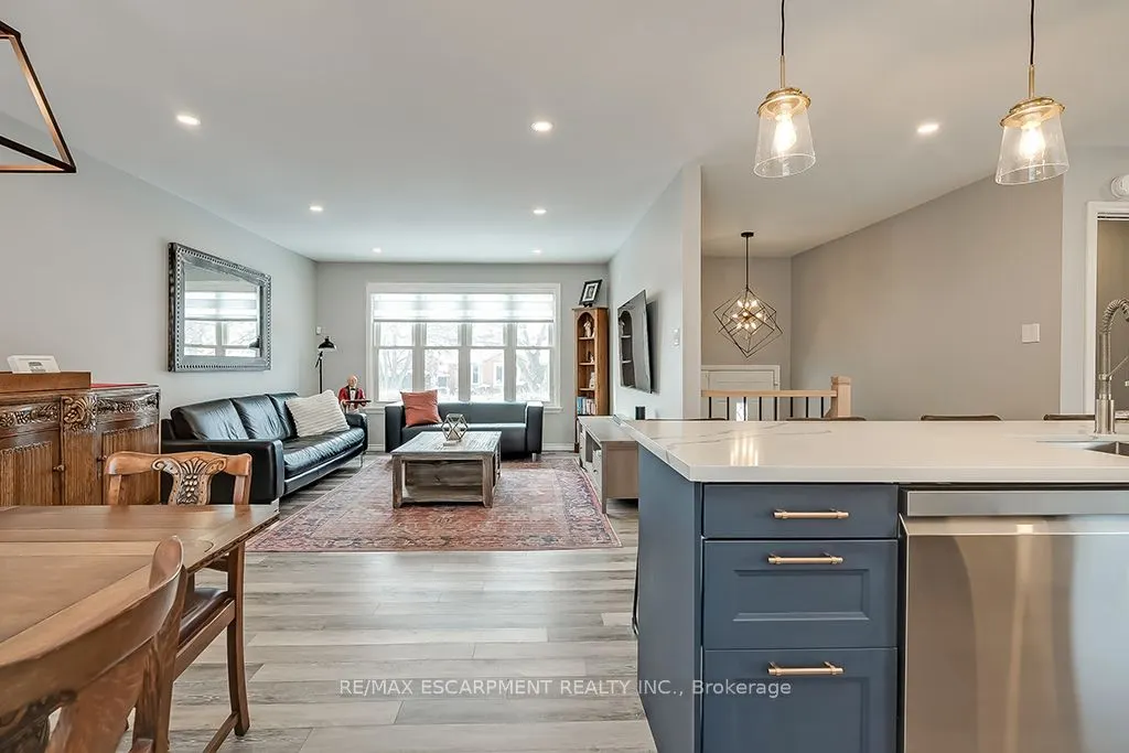 693 Inverary Road
