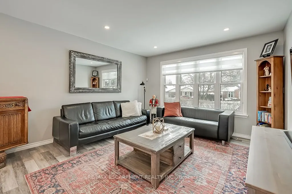 693 Inverary Road