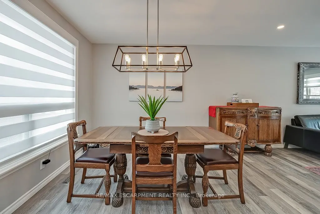 693 Inverary Road