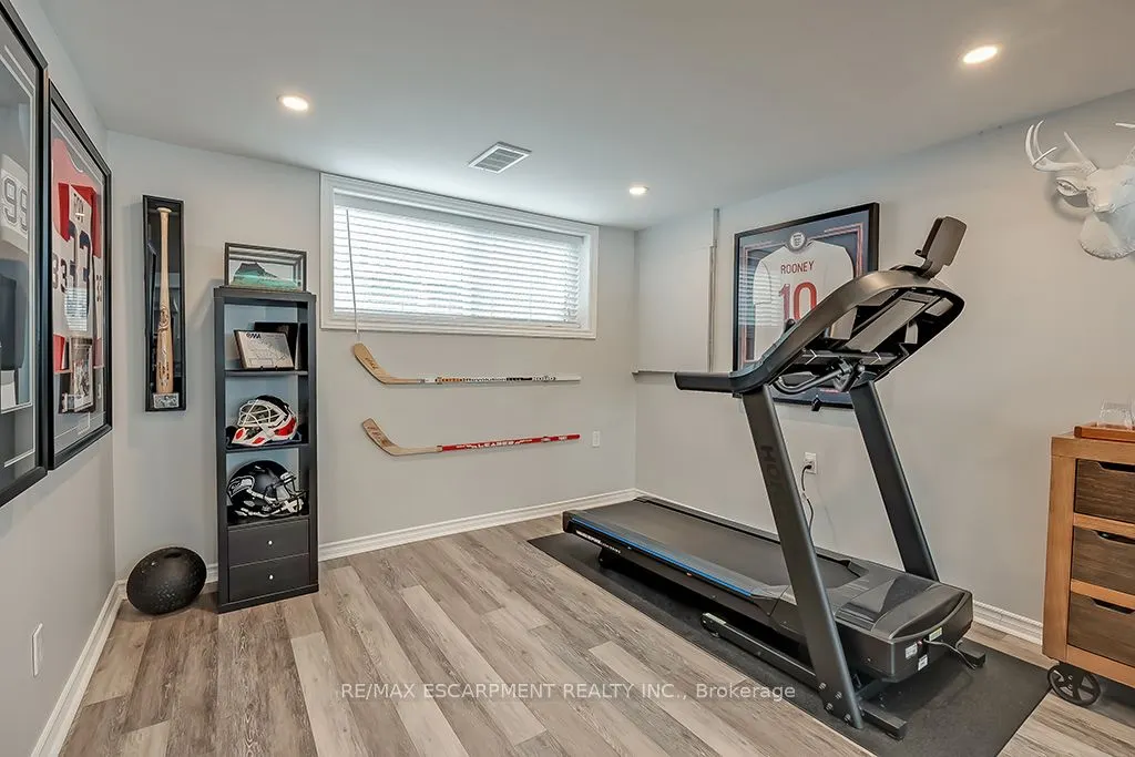 693 Inverary Road