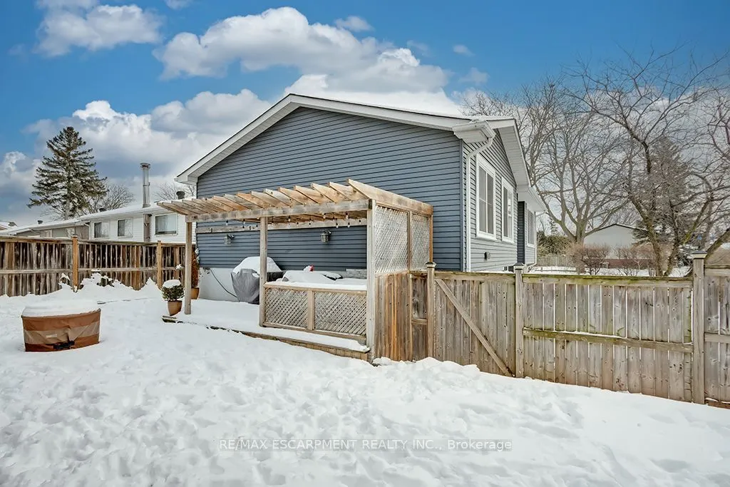 693 Inverary Road