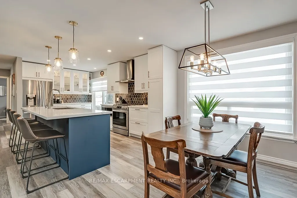 693 Inverary Road