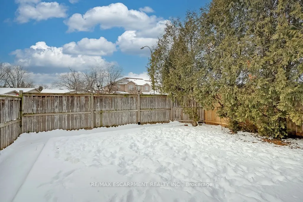 693 Inverary Road