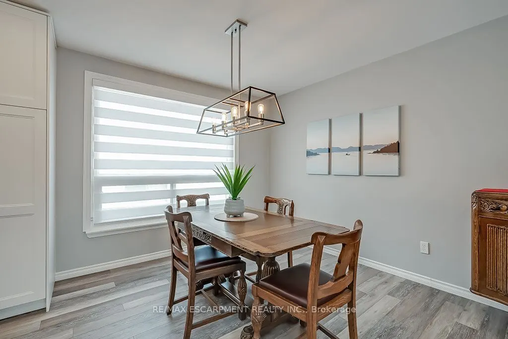 693 Inverary Road