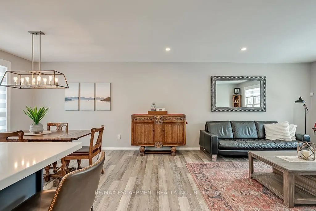 693 Inverary Road