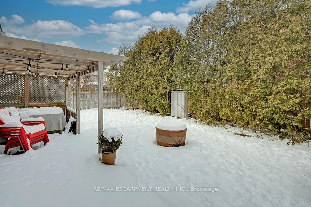 693 Inverary Road
