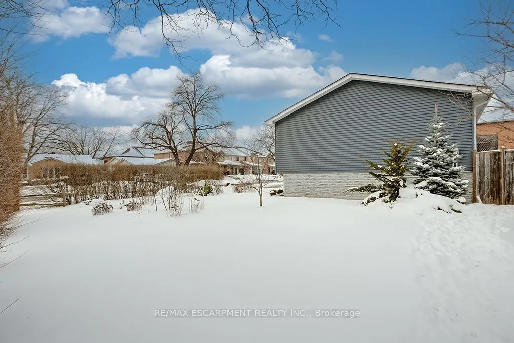 693 Inverary Road