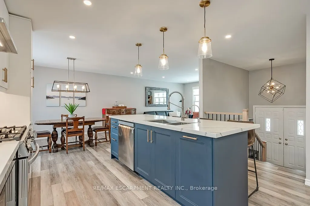 693 Inverary Road