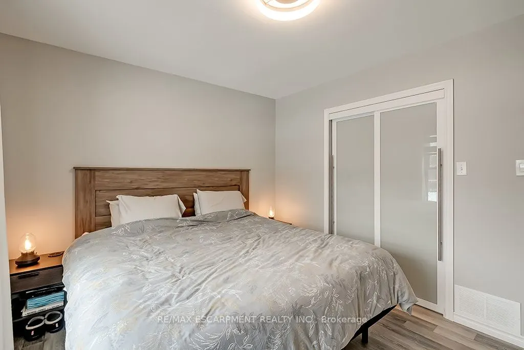 693 Inverary Road