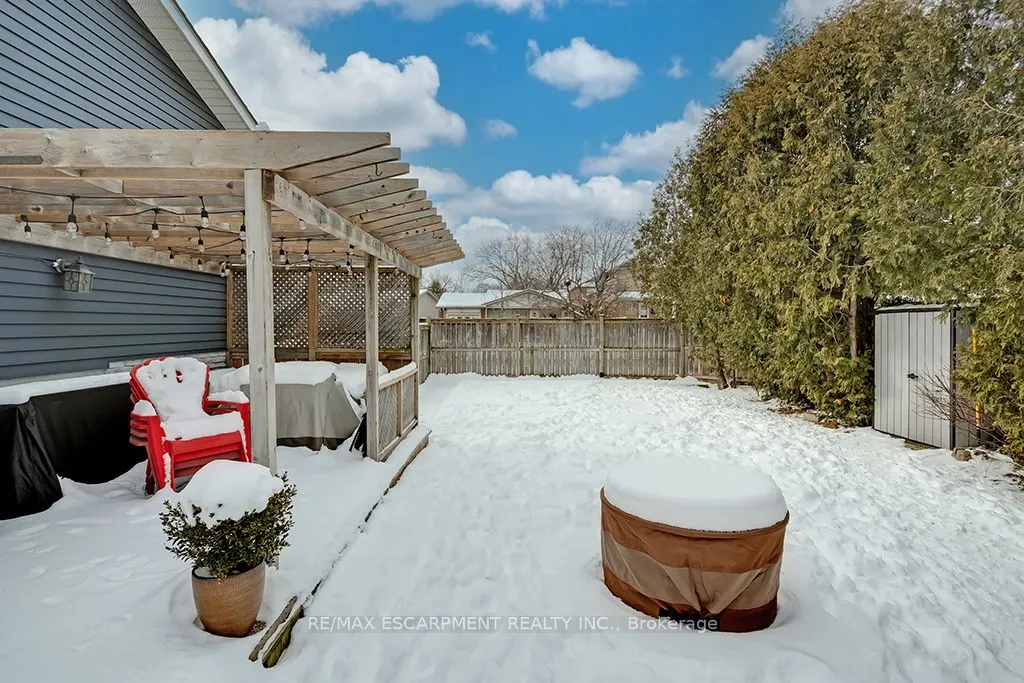693 Inverary Road