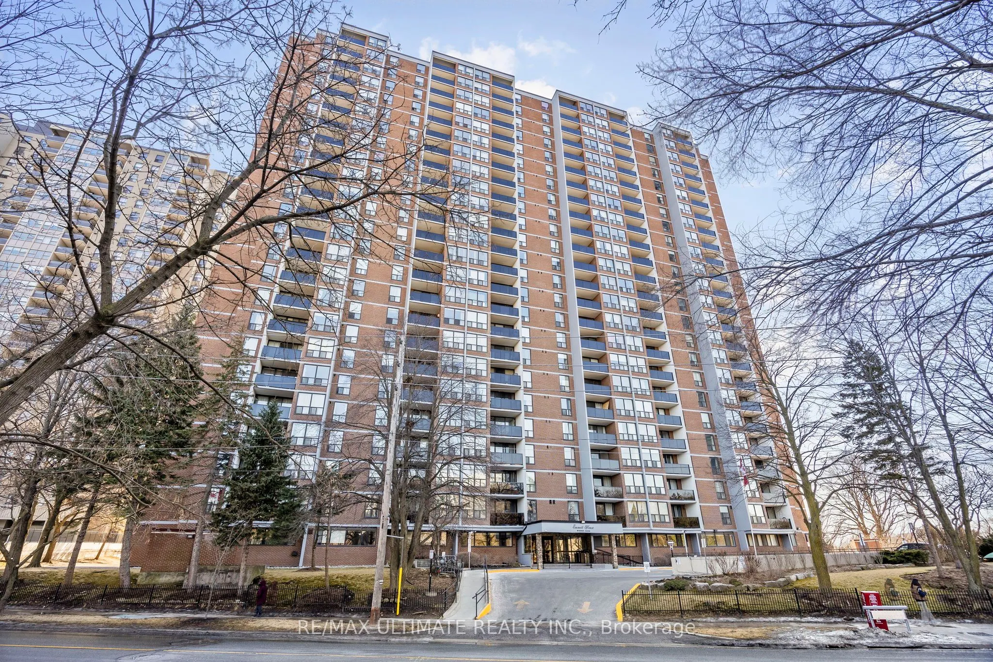 85 Emmett Avenue S, ##1807
