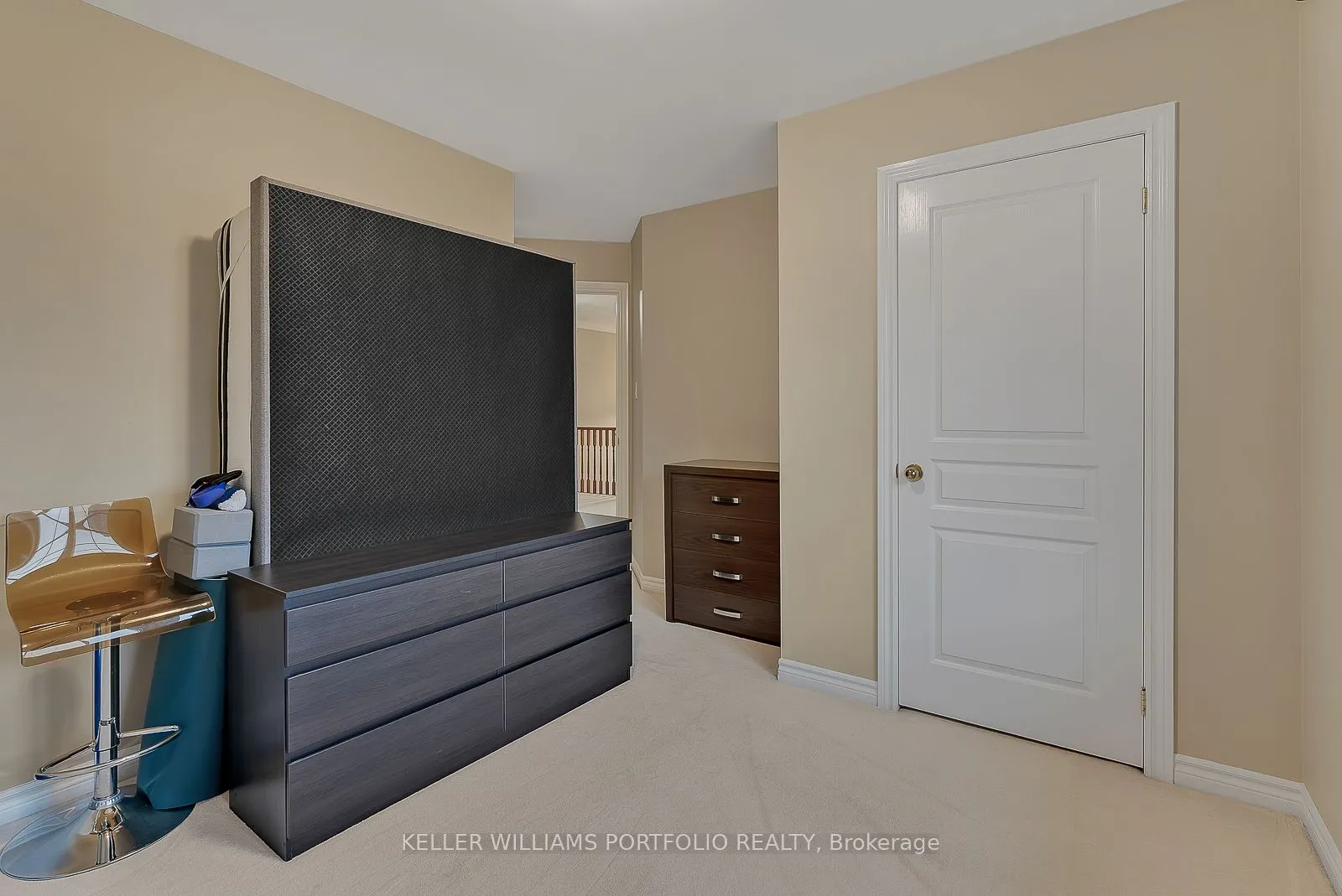 2153 MEADOWGLEN Drive