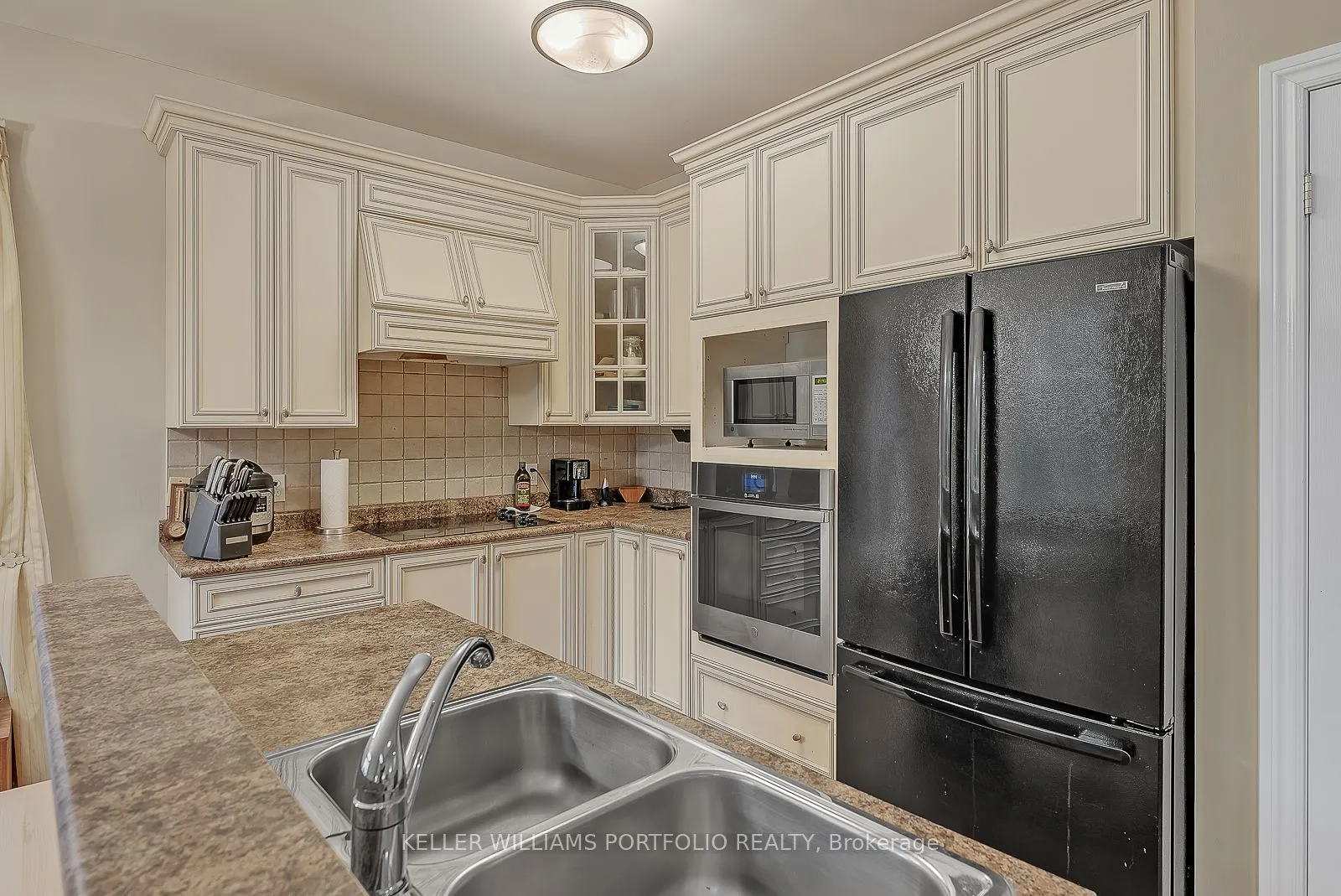 2153 MEADOWGLEN Drive