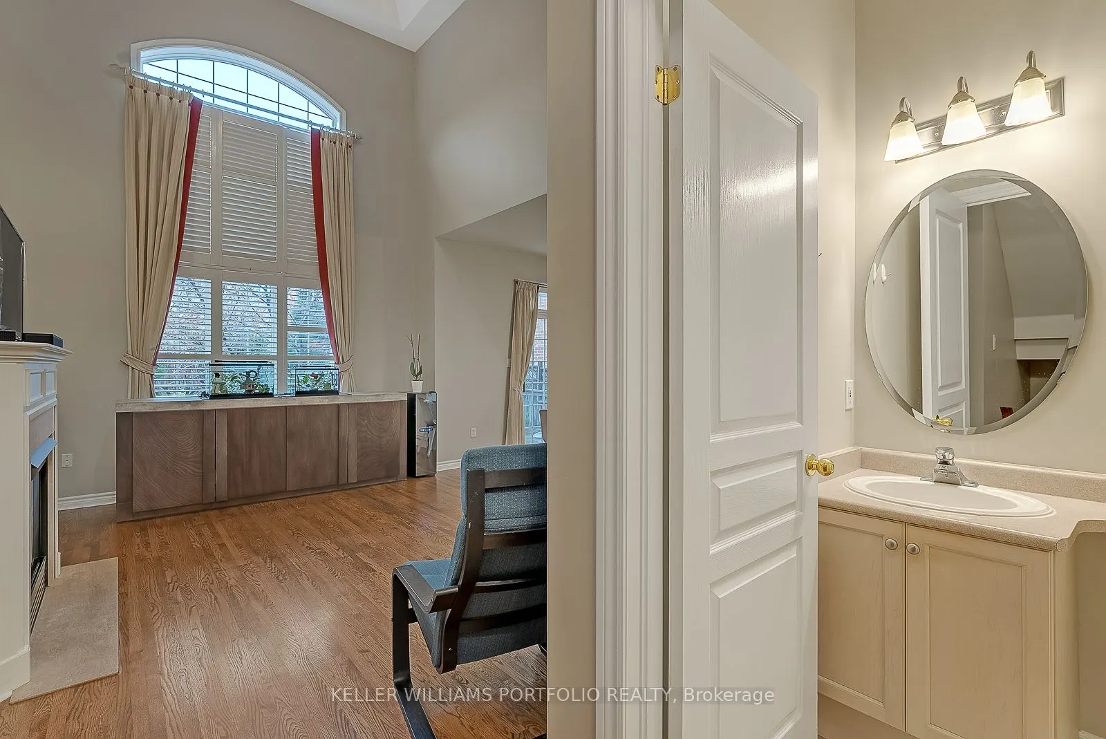 2153 MEADOWGLEN Drive