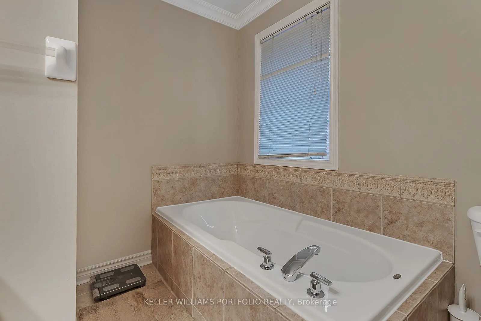 2153 MEADOWGLEN Drive