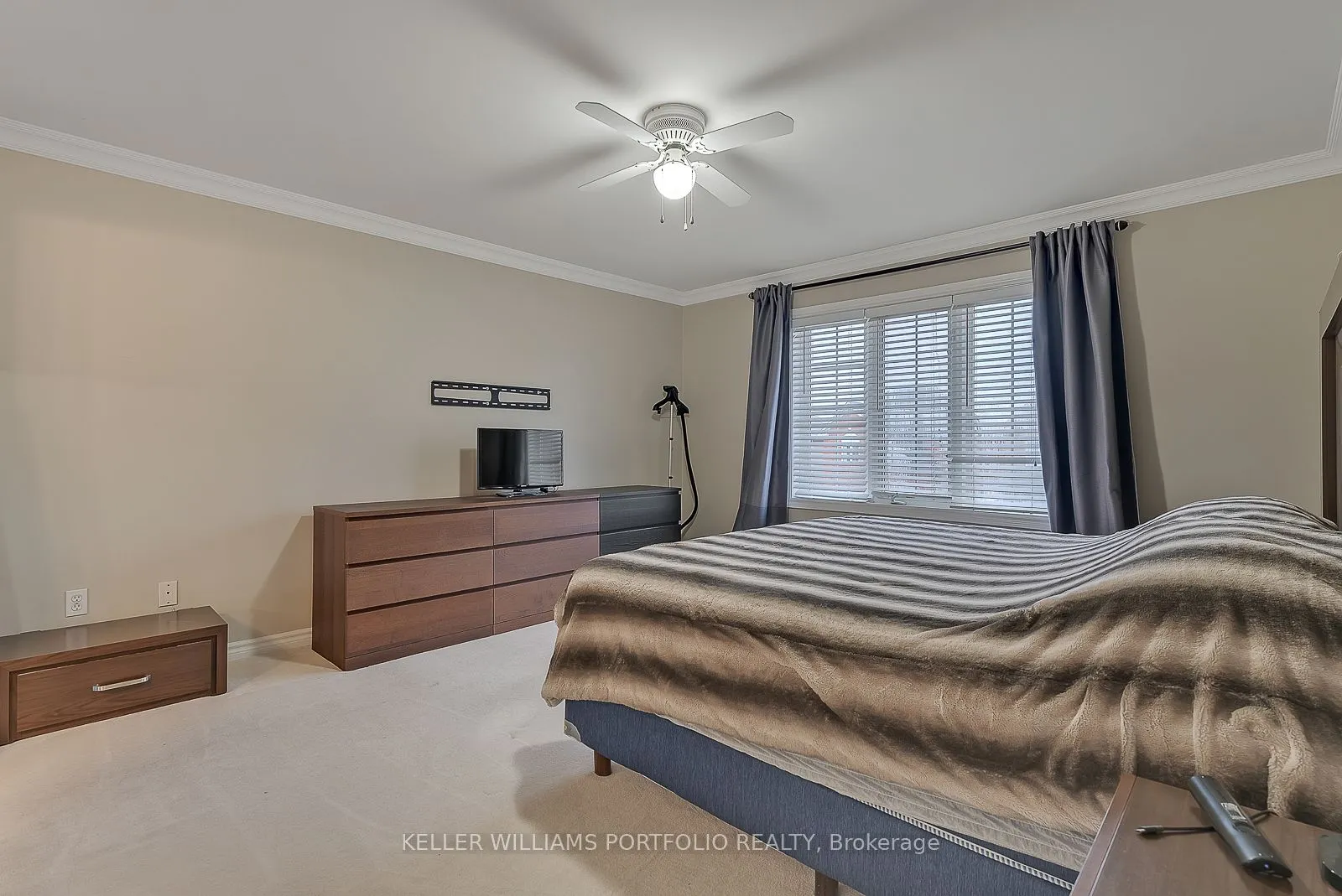 2153 MEADOWGLEN Drive