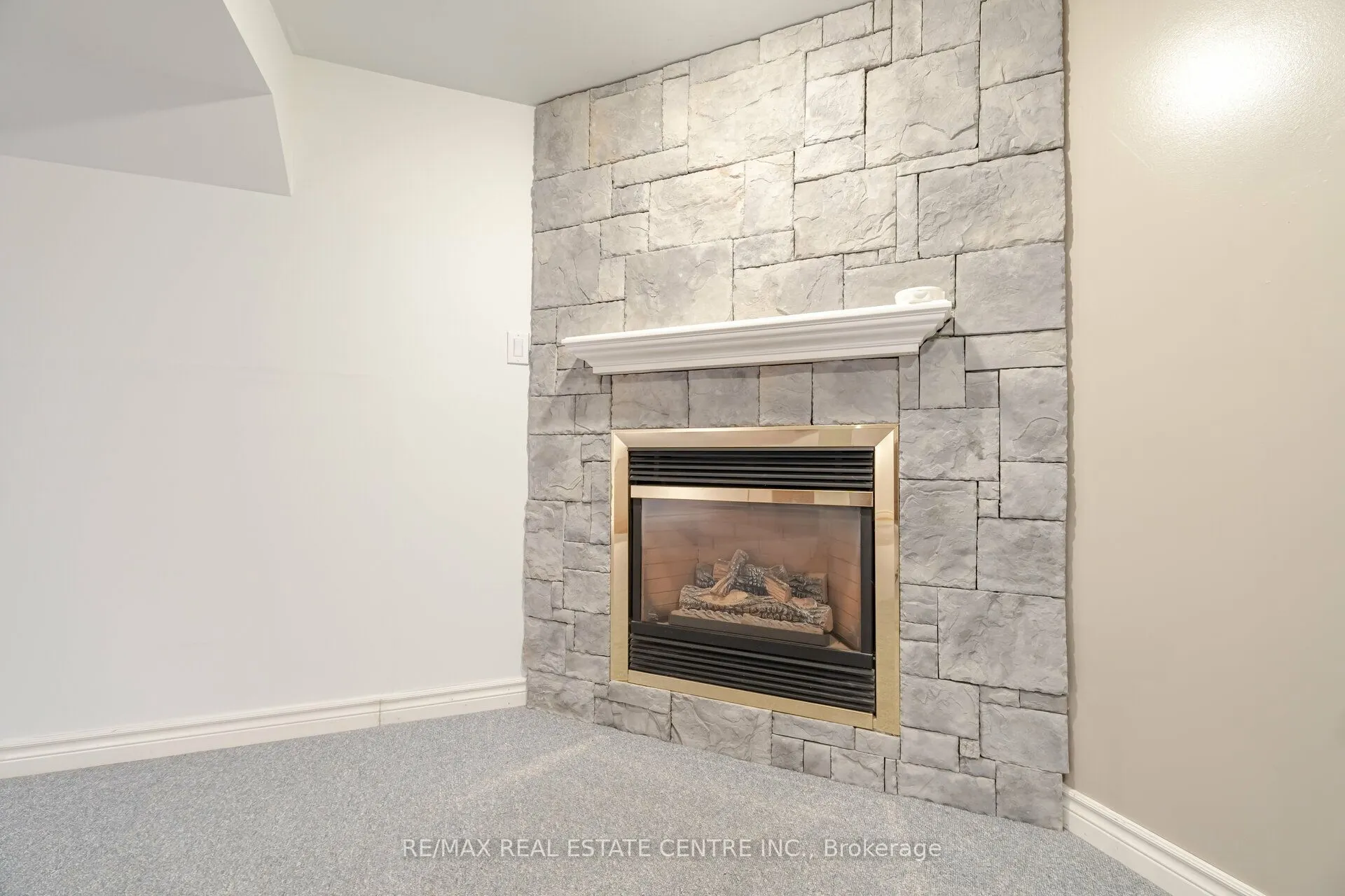 2485 Strathmore Crescent N