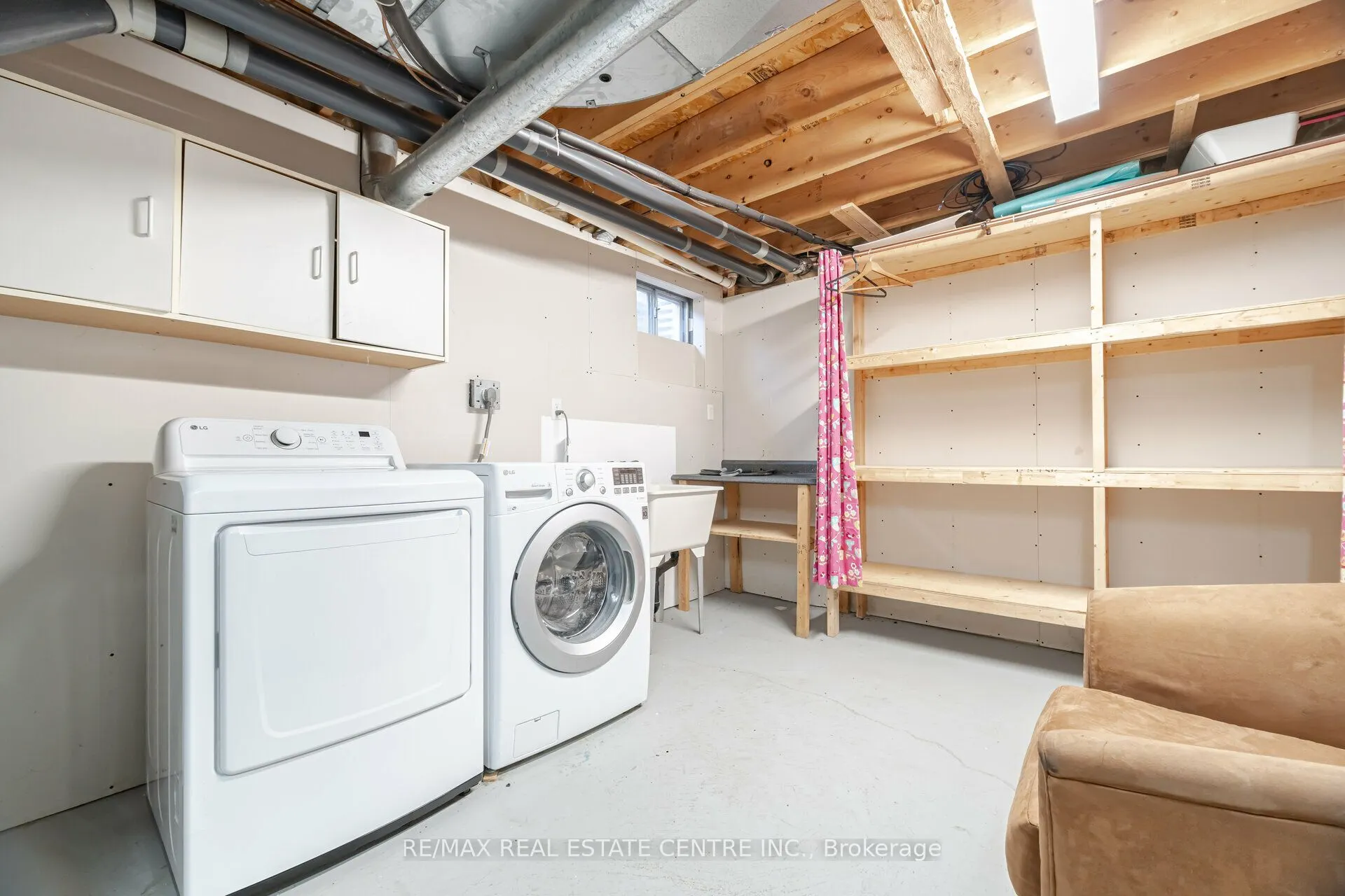 2485 Strathmore Crescent N