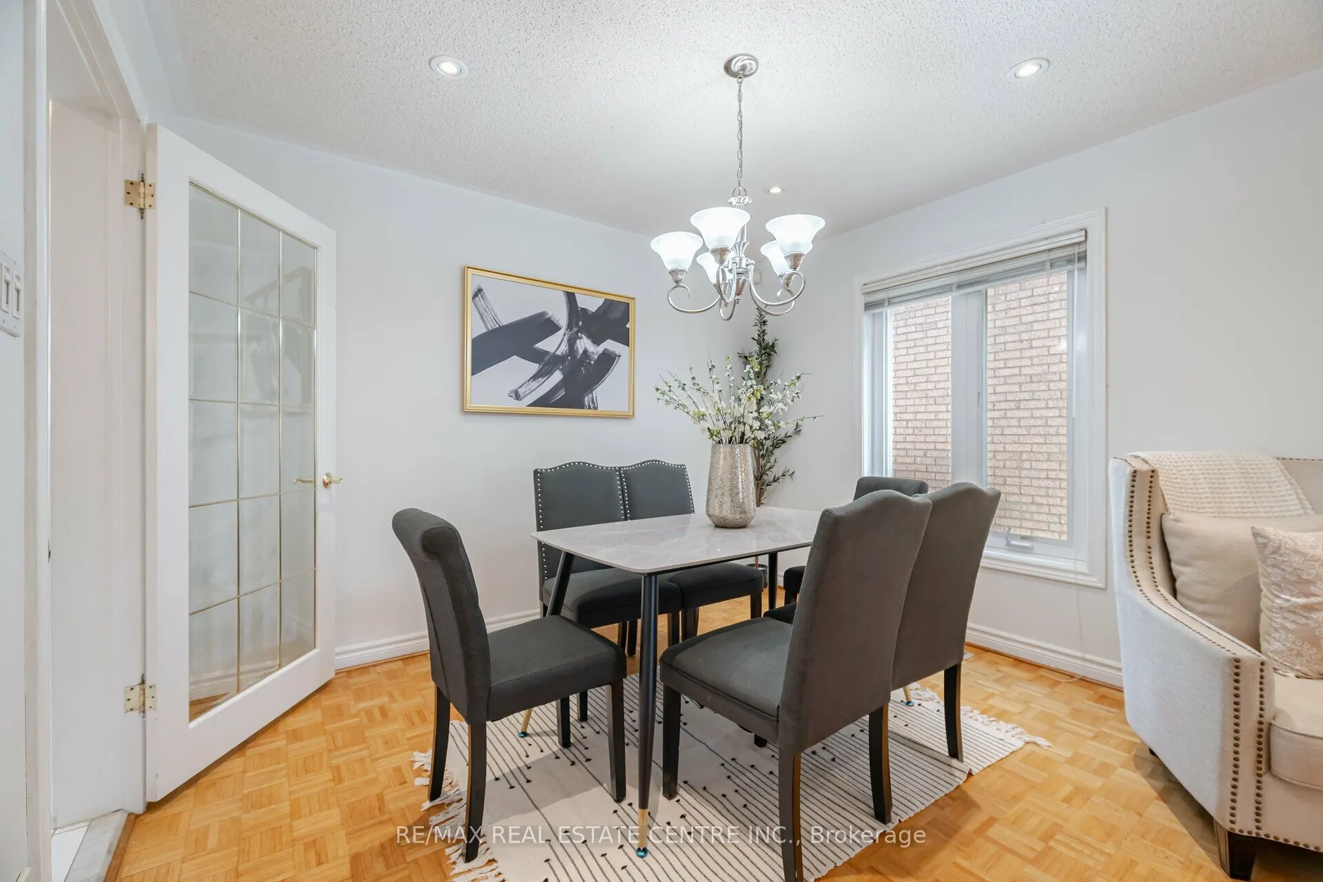 2485 Strathmore Crescent N