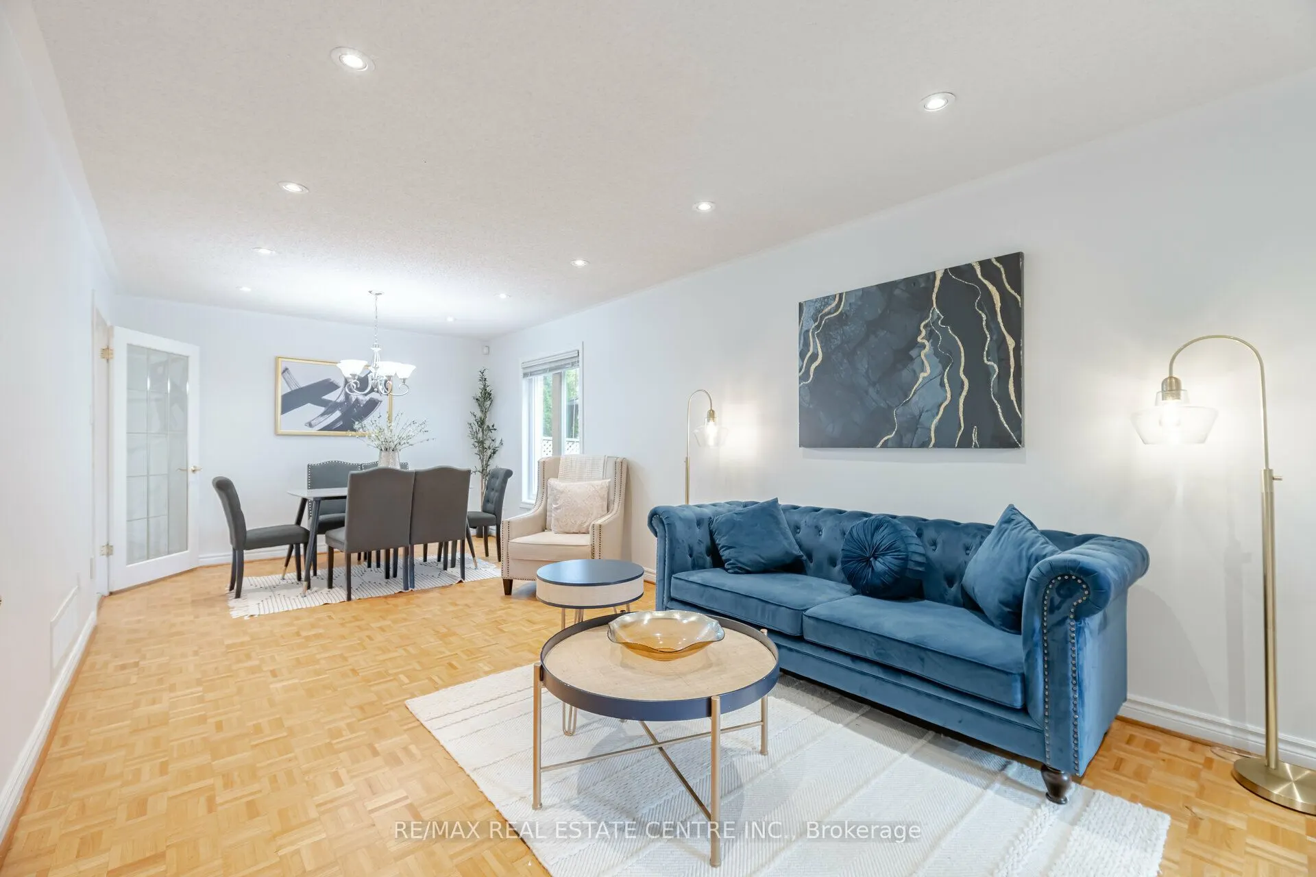 2485 Strathmore Crescent N