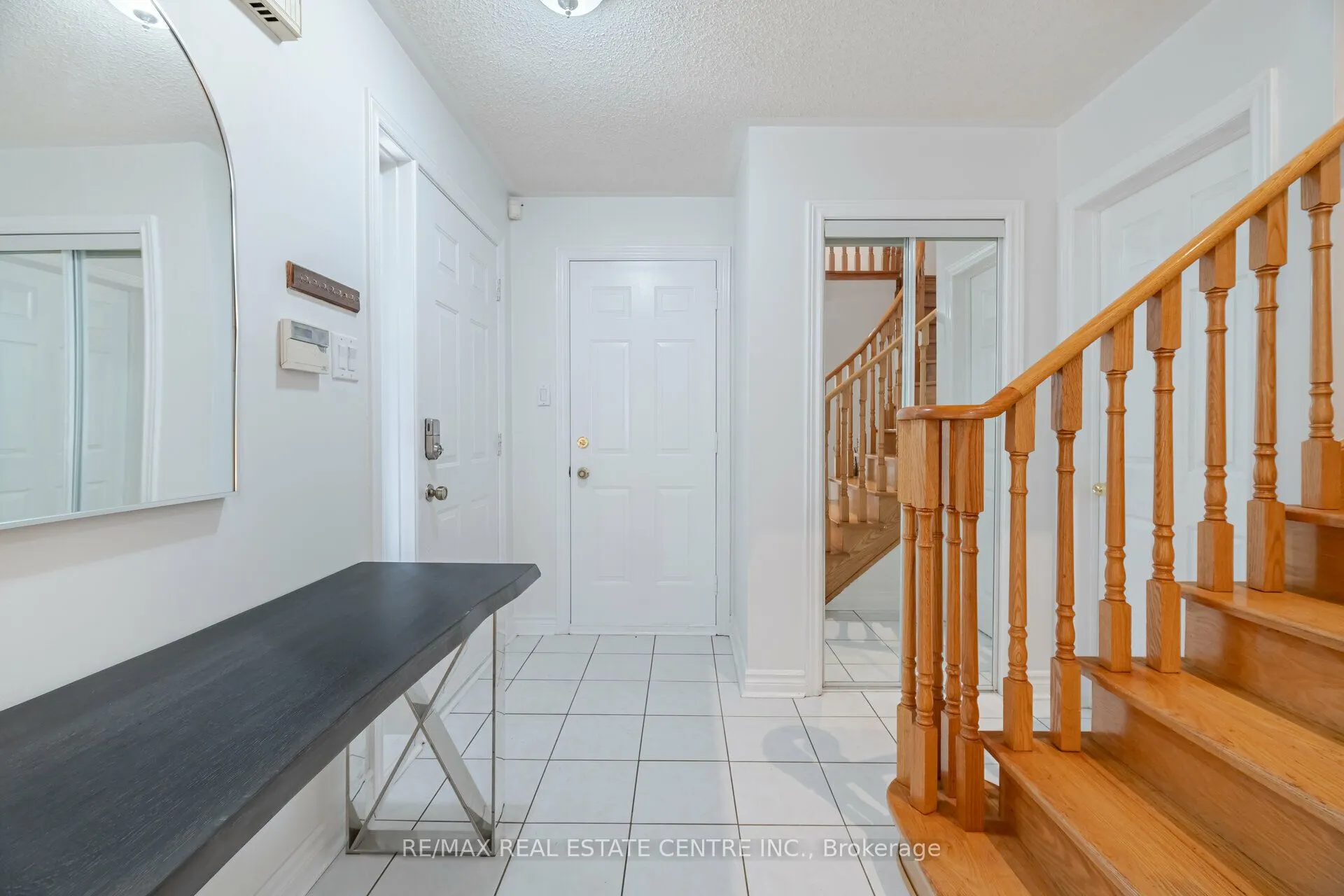 2485 Strathmore Crescent N