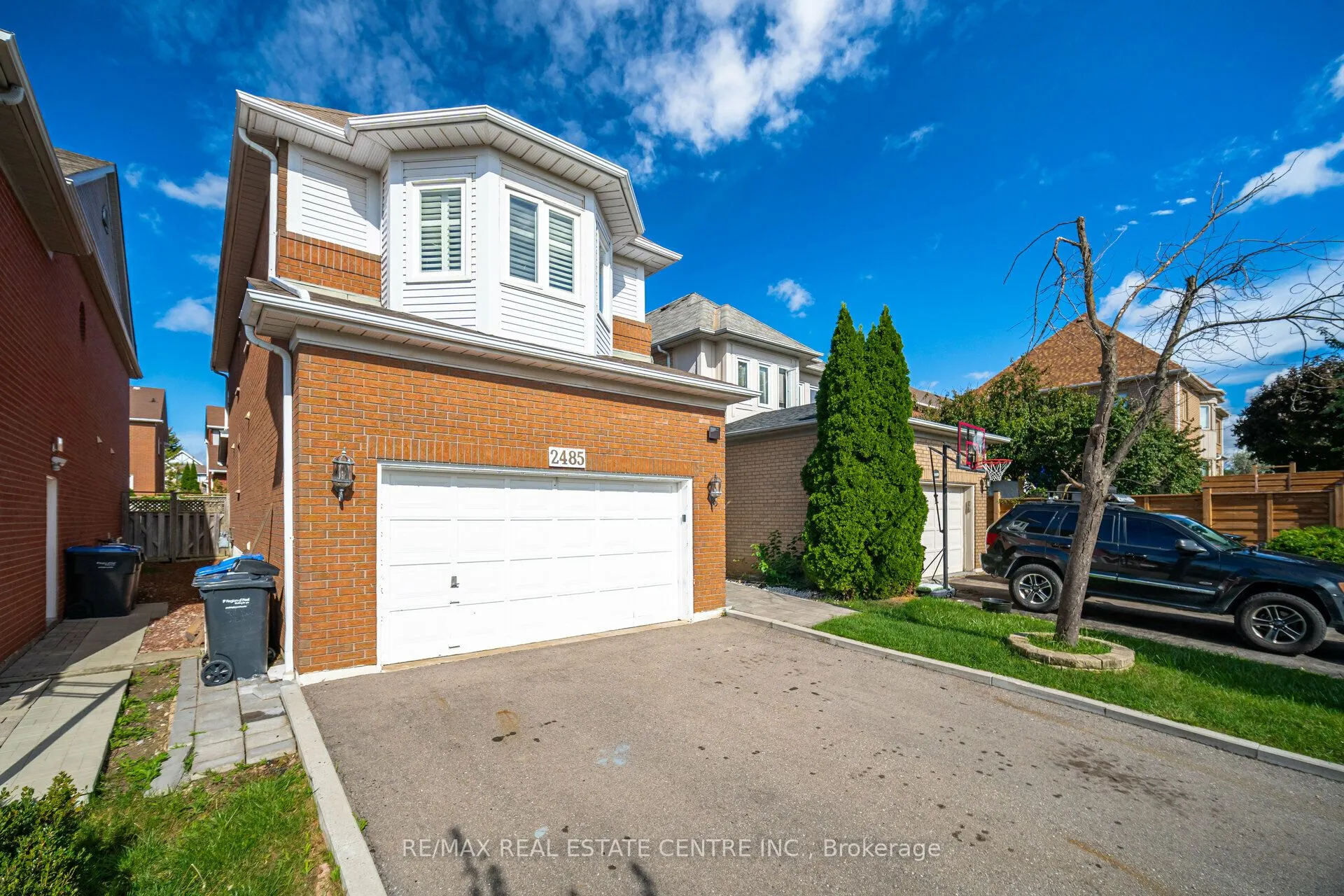 2485 Strathmore Crescent N