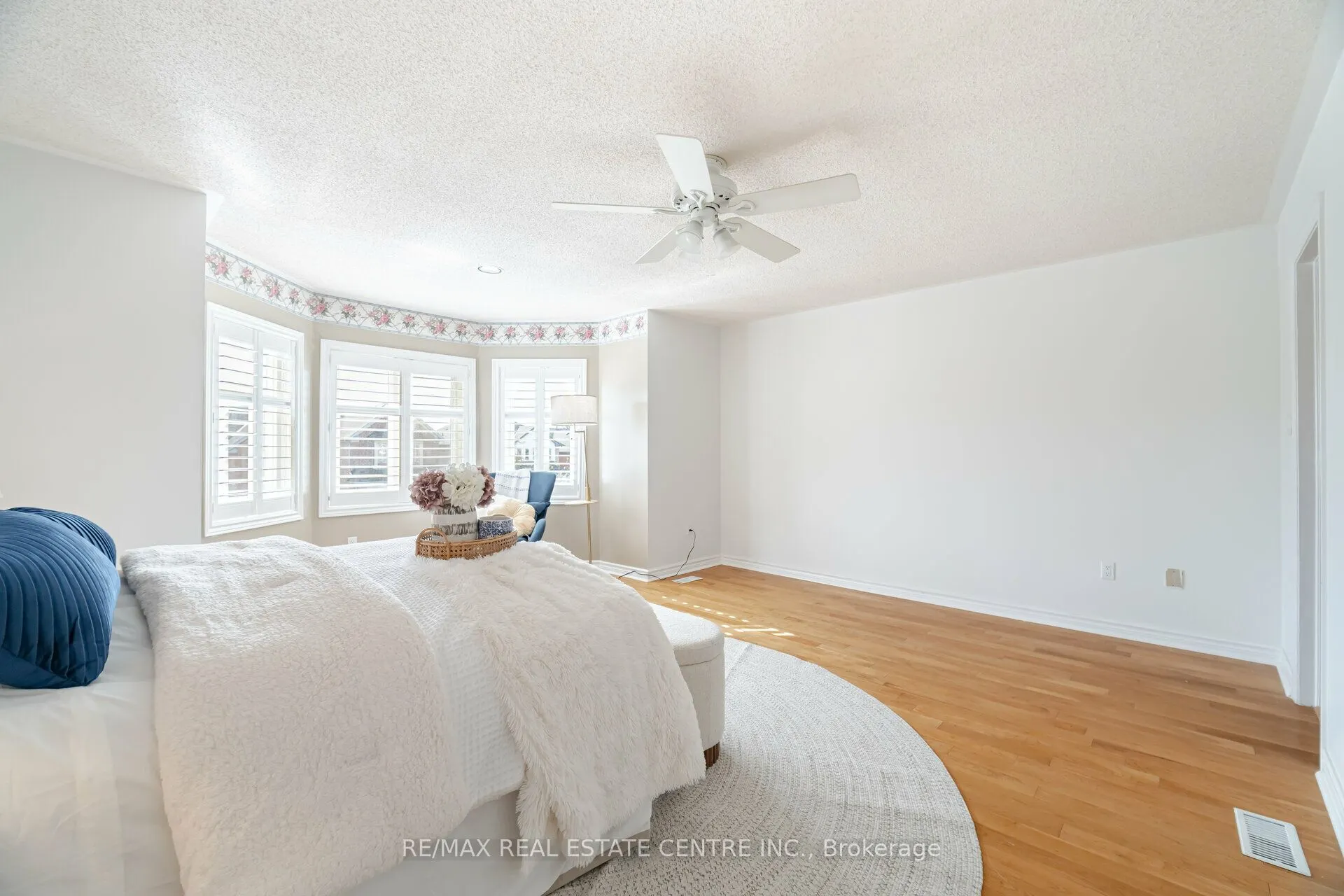 2485 Strathmore Crescent N