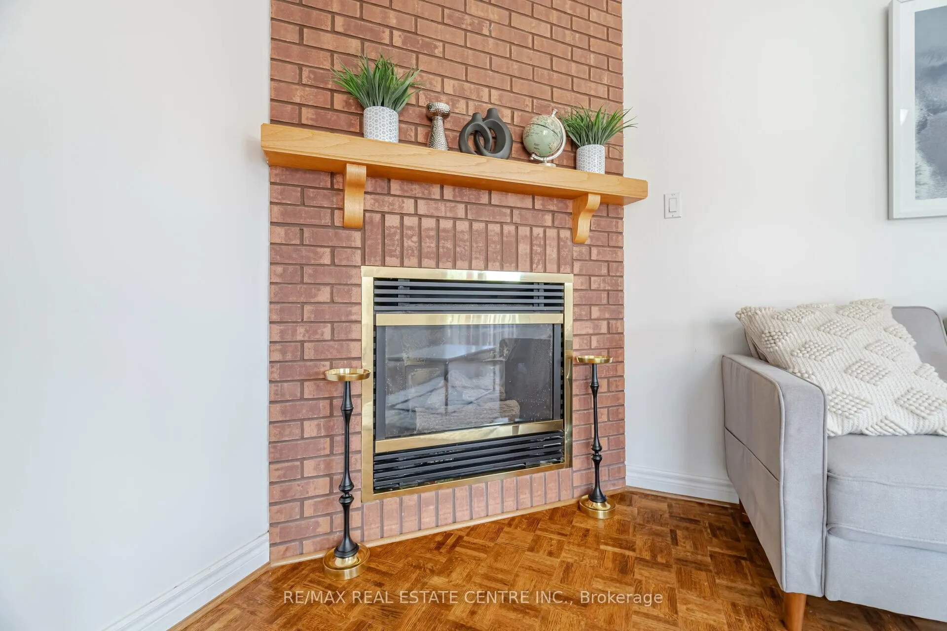 2485 Strathmore Crescent N