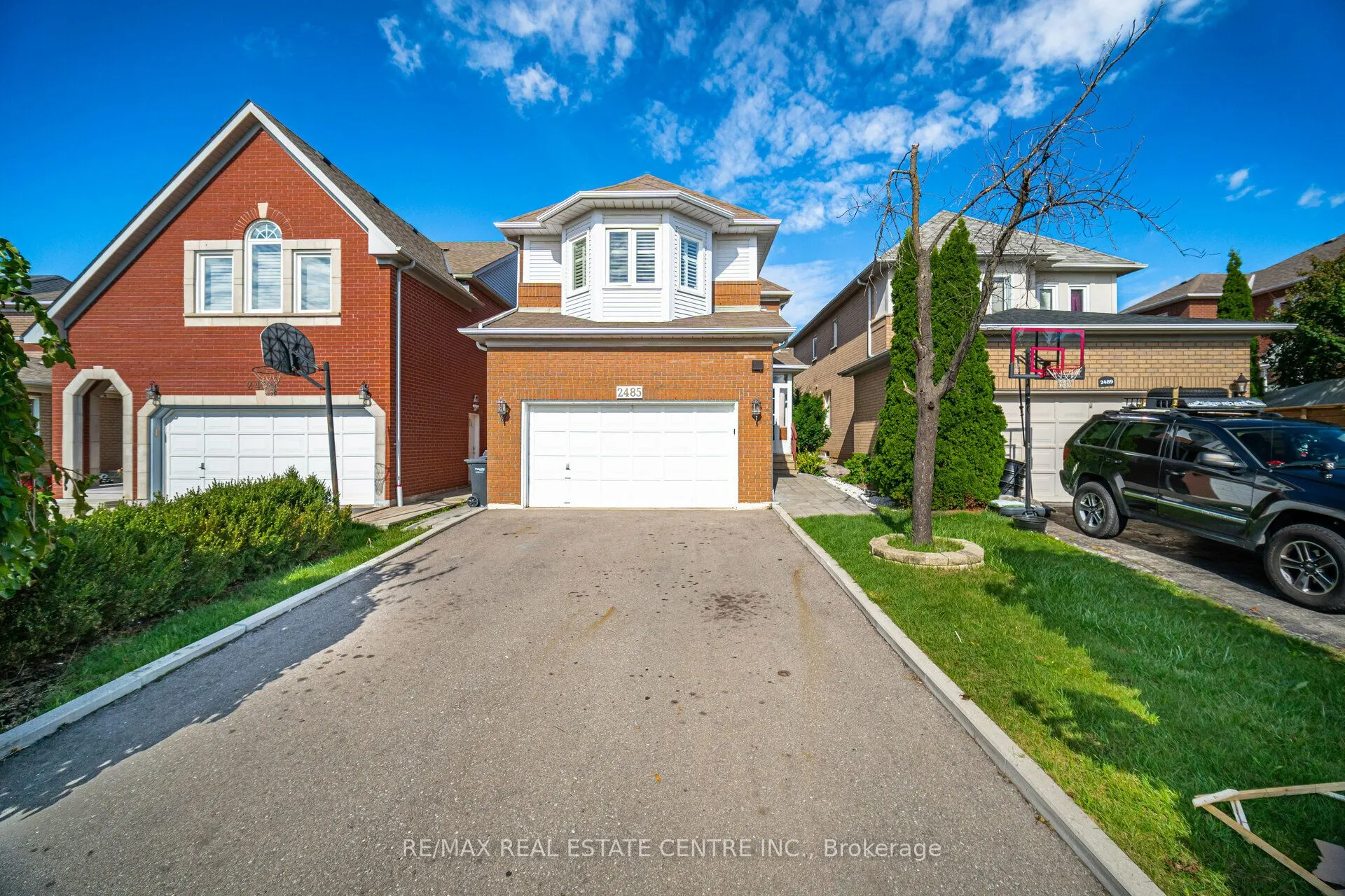 2485 Strathmore Crescent N