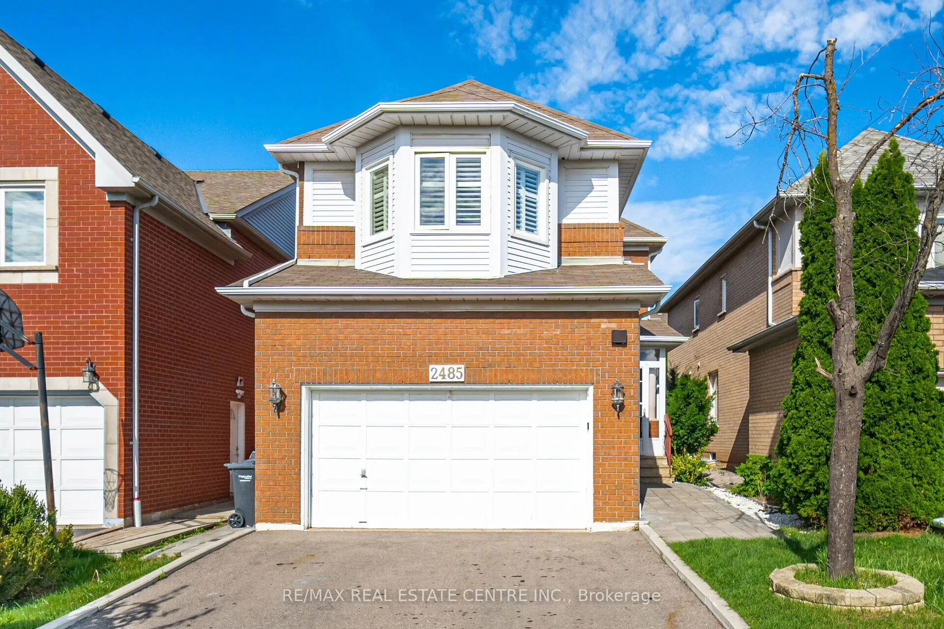 2485 Strathmore Crescent N