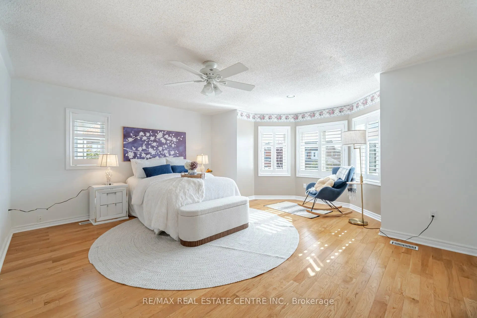 2485 Strathmore Crescent N