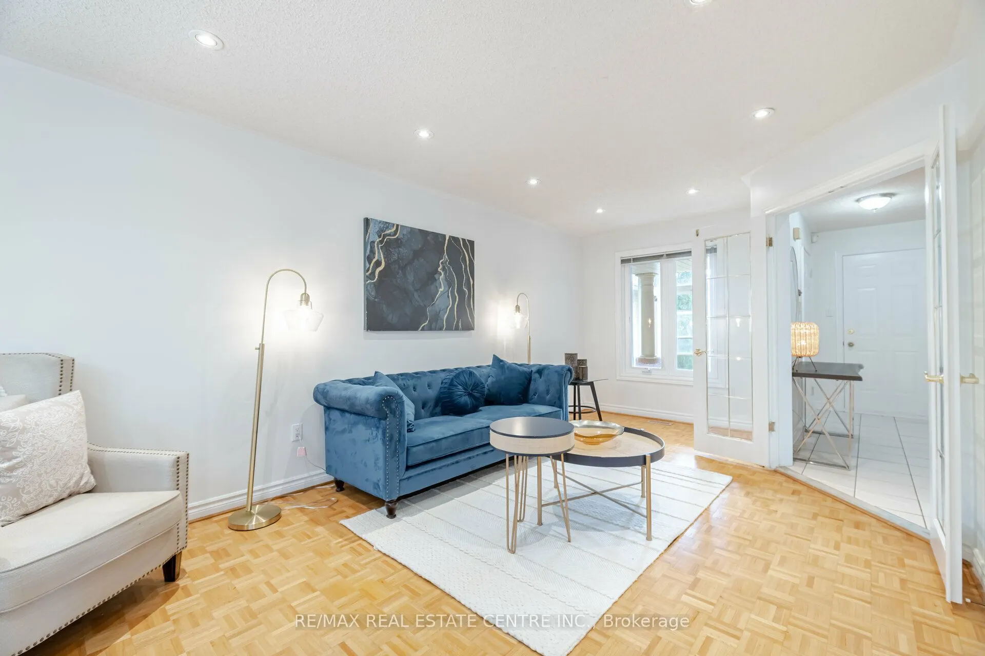 2485 Strathmore Crescent N