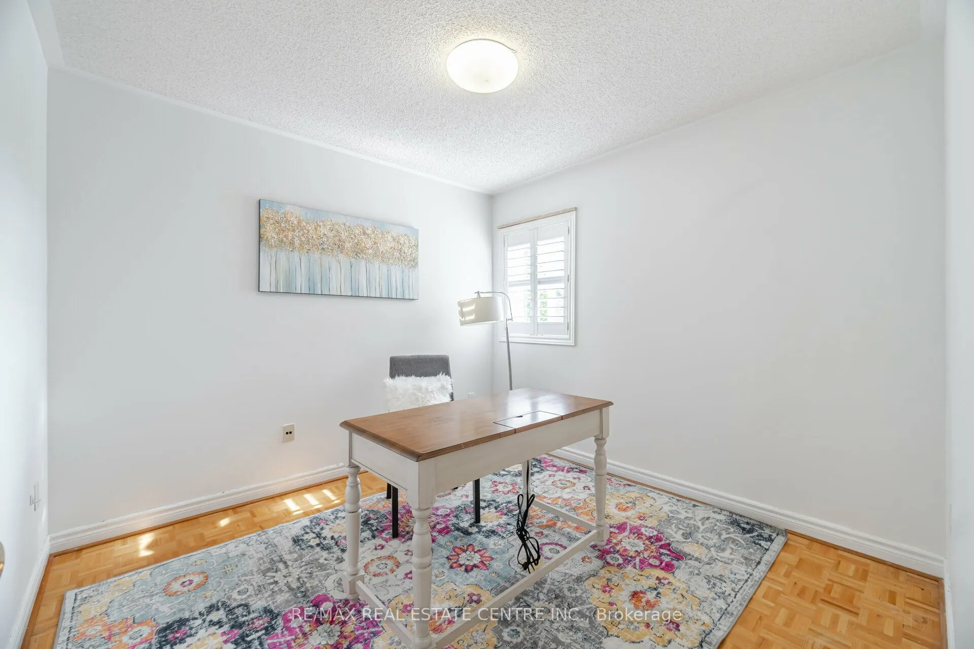 2485 Strathmore Crescent N