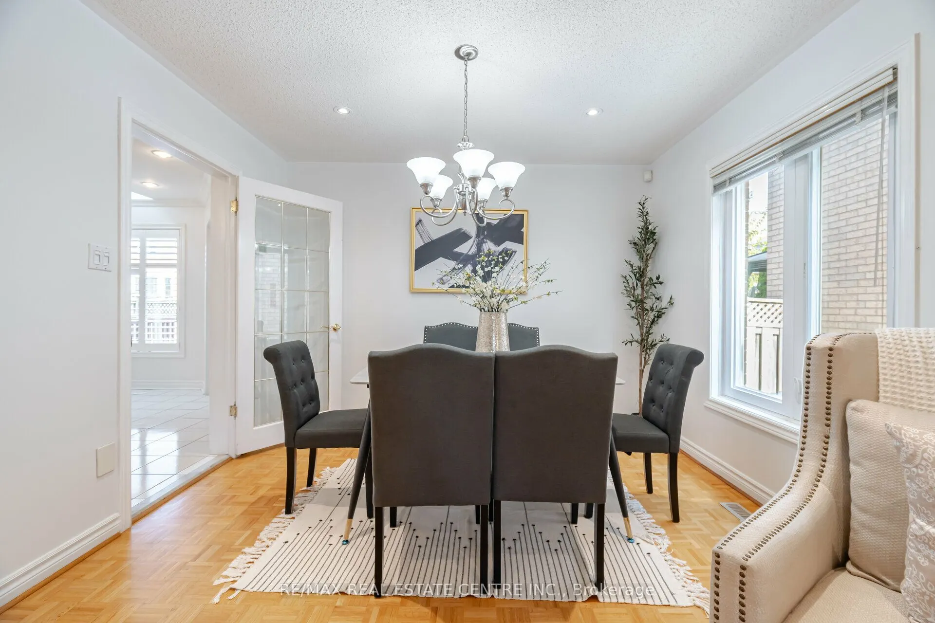 2485 Strathmore Crescent N