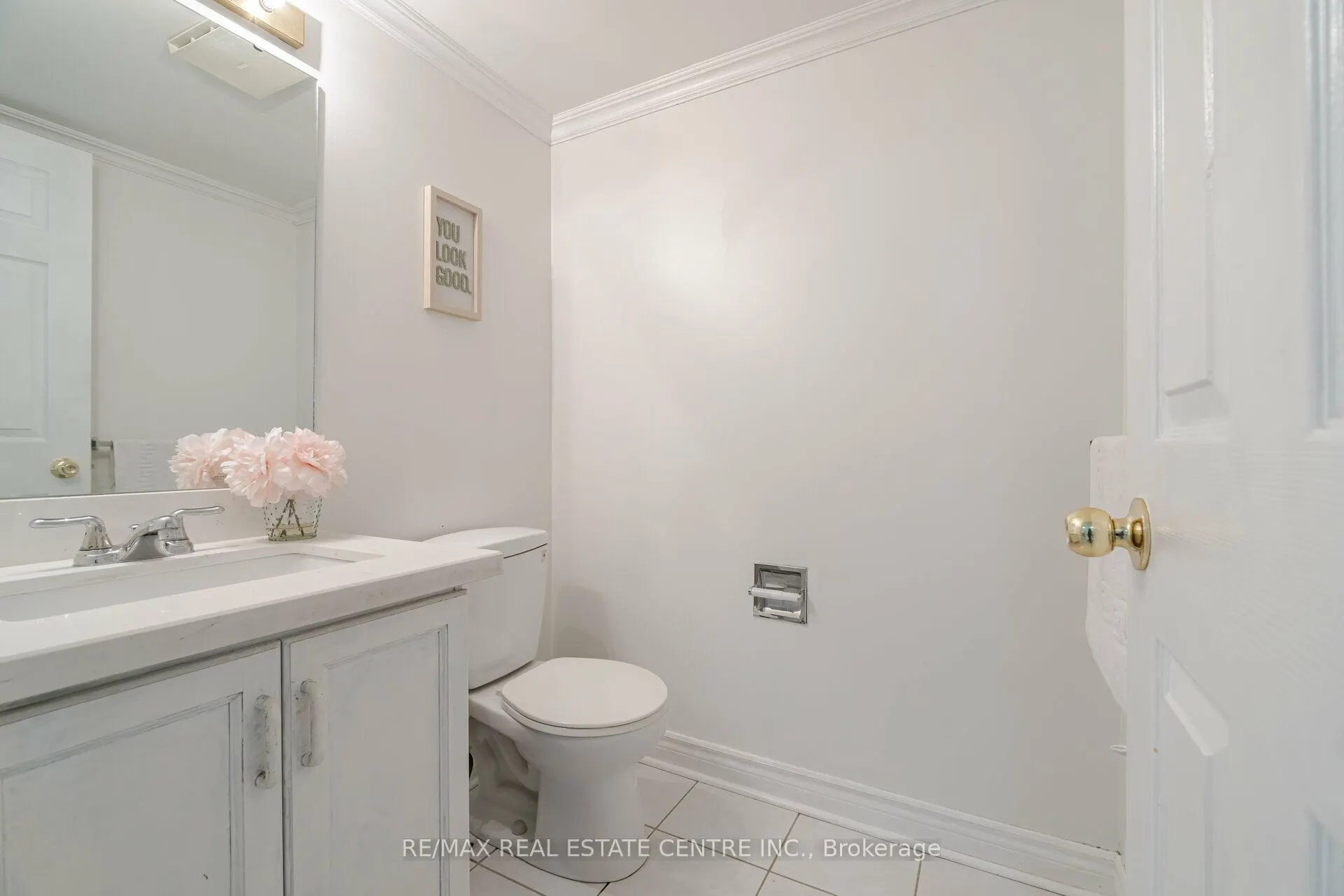 2485 Strathmore Crescent N